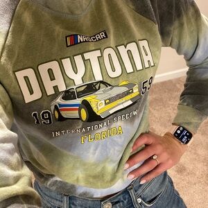NASCAR Daytona crewneck size S